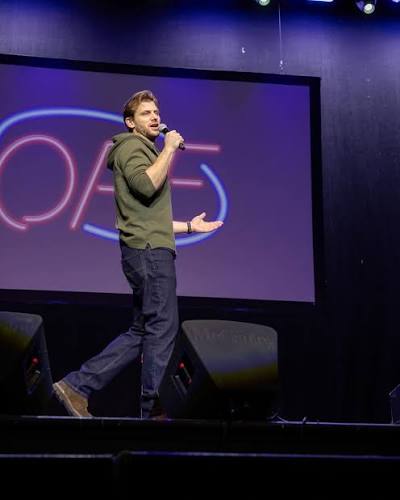 Charlie Berens playing live